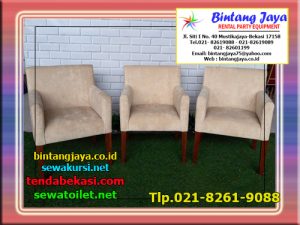 Sofa Single Minimalis Kaki Kayu, Siap Disewakan di Jabodetabek