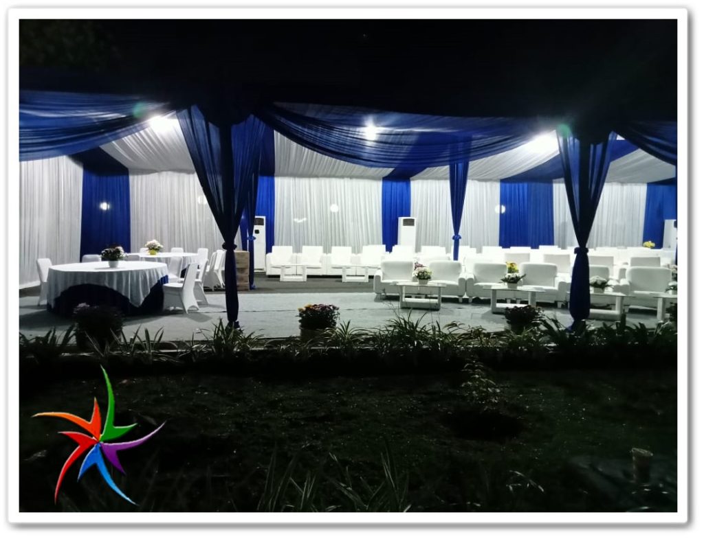 Sewa Tenda Konvensional Dekorasi Tirai Biru Putih